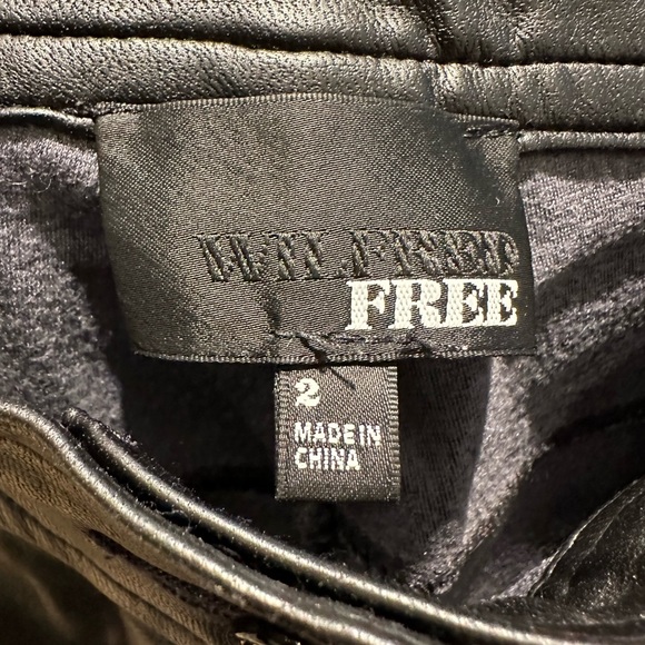 Aritzia Wilfred Free Vegan Leather Legging - Picture 3 of 3